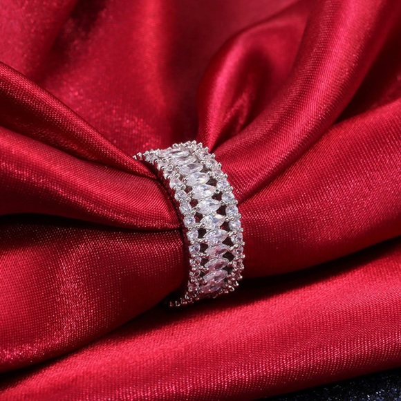 ✨SOLD OUT✨Hollow Intricate Wide Band✨ - Picture 8 of 10